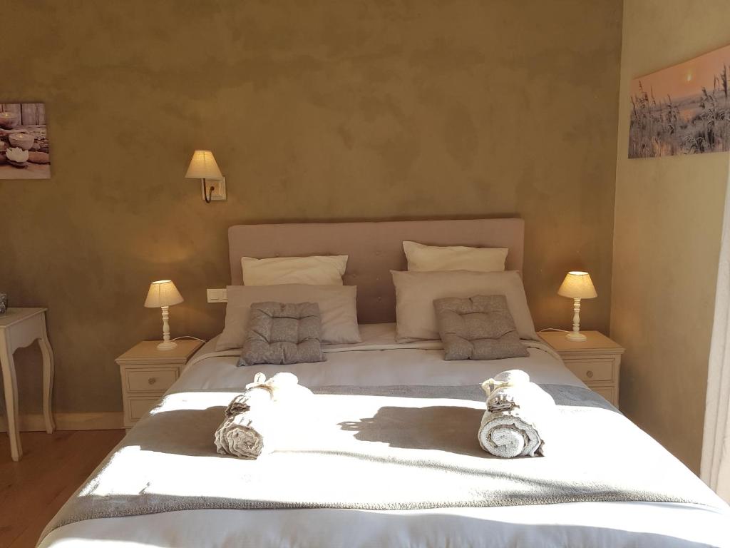 Postel nebo postele na pokoji v ubytování B&B Lou Mas