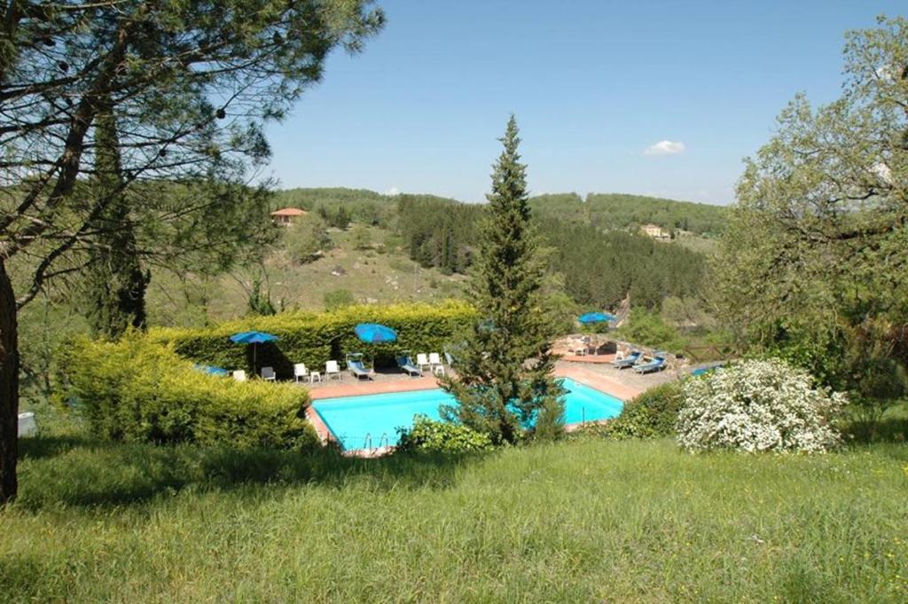Bazén v ubytování Albergo Il Colombaio nebo v jeho okolí