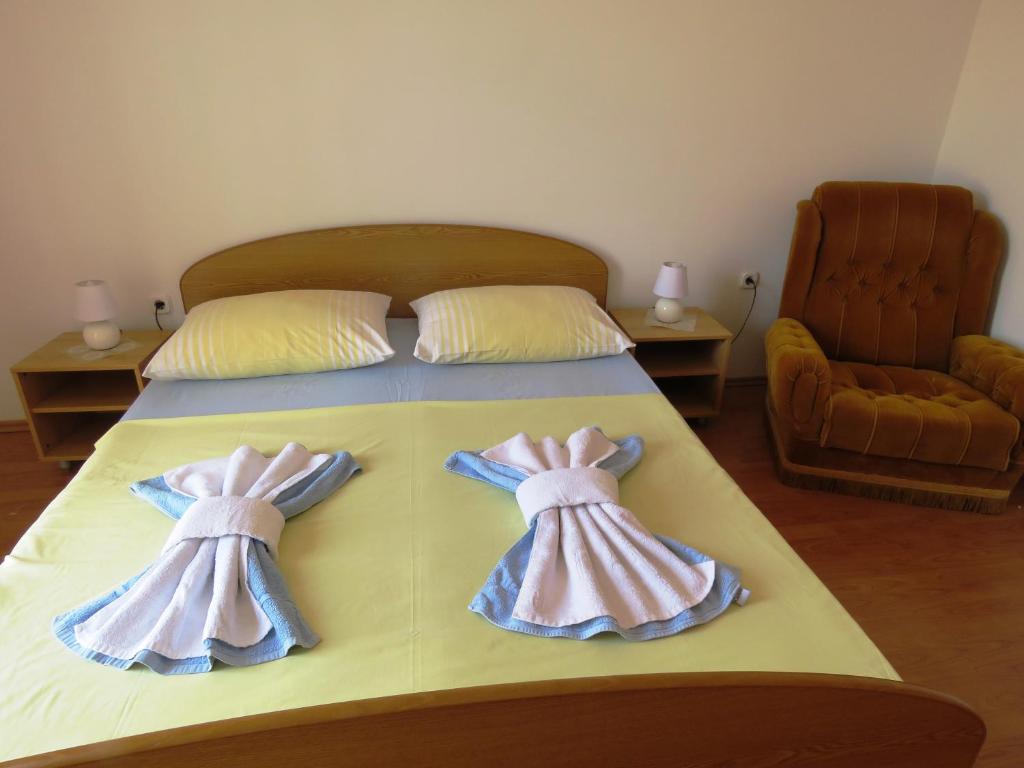 Postel nebo postele na pokoji v ubytování Apartments Palma Novalja