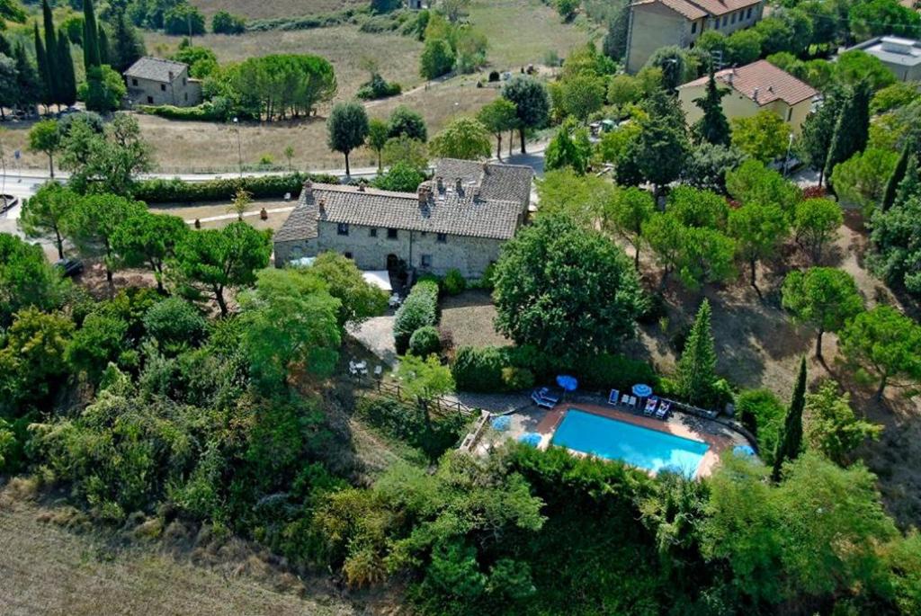 Bazén v ubytování Albergo Il Colombaio nebo v jeho okolí