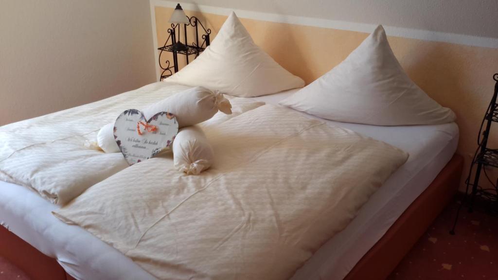 Postel nebo postele na pokoji v ubytování Hotel Birkenhof Garni