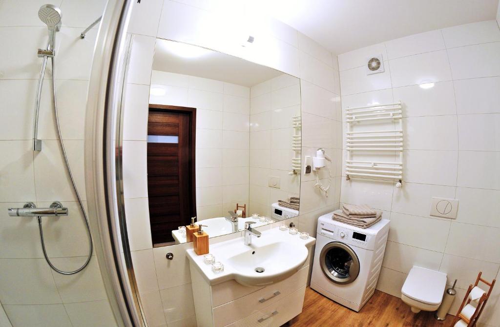 Kúpeľňa v ubytovaní ApartamentyPrzyMorzu Solna 201 - W centrum blisko morza