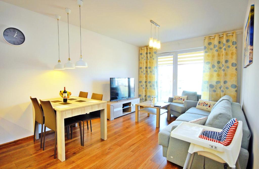 Televízia a/alebo spoločenská miestnosť v ubytovaní ApartamentyPrzyMorzu Solna 201 - W centrum blisko morza
