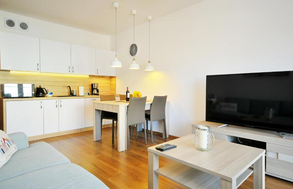 Kuchyňa alebo kuchynka v ubytovaní ApartamentyPrzyMorzu Solna 201 - W centrum blisko morza