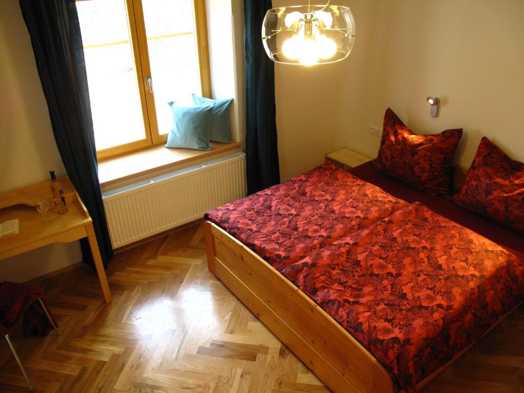 Postel nebo postele na pokoji v ubytování Apartmány na hájovně