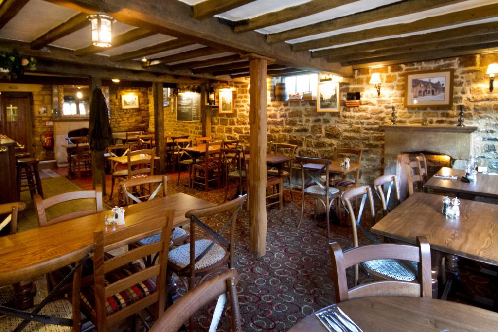 Restaurace v ubytování Eight Bells Inn