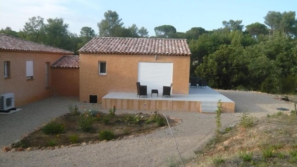 Chambres d'hôtes, B&B climatisées LA BORRELLIENNE - 双人间