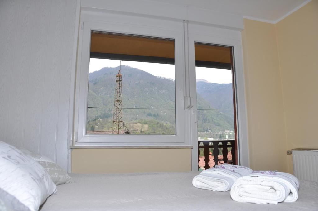 Nespecifikovaný výhled na hory nebo výhled na hory při pohledu z apartmánu