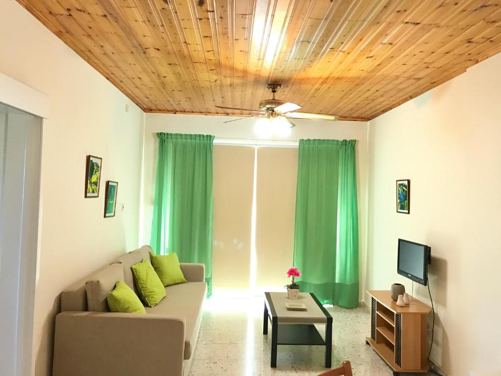 Télévision ou salle de divertissement dans l'établissement Himonas Apartments