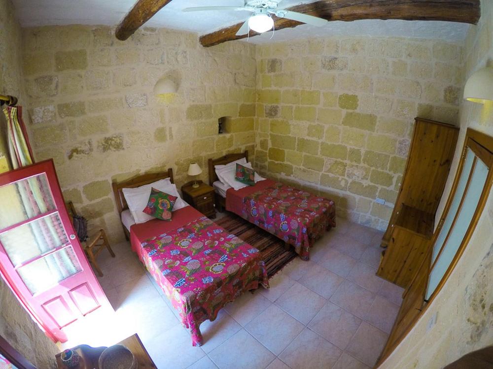 Postel nebo postele na pokoji v ubytování Shanti Ghar Gozo