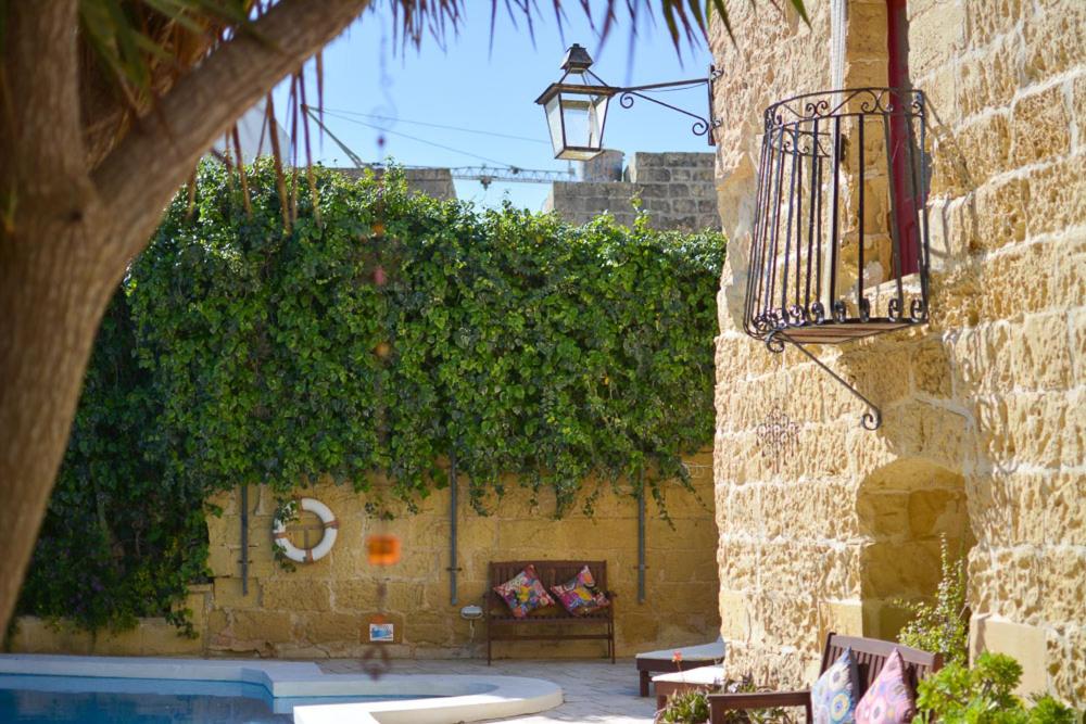 Bazén v ubytování Shanti Ghar Gozo nebo v jeho okolí