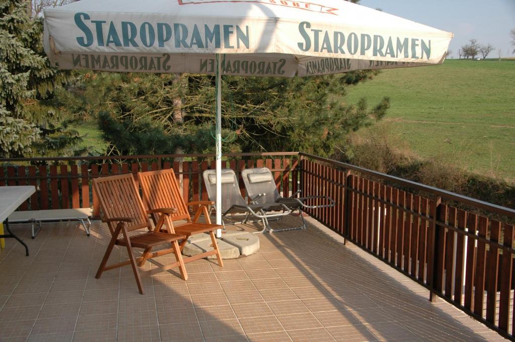 Balkón nebo terasa v ubytování Penzion V Roklich & Apartmens V Roklich