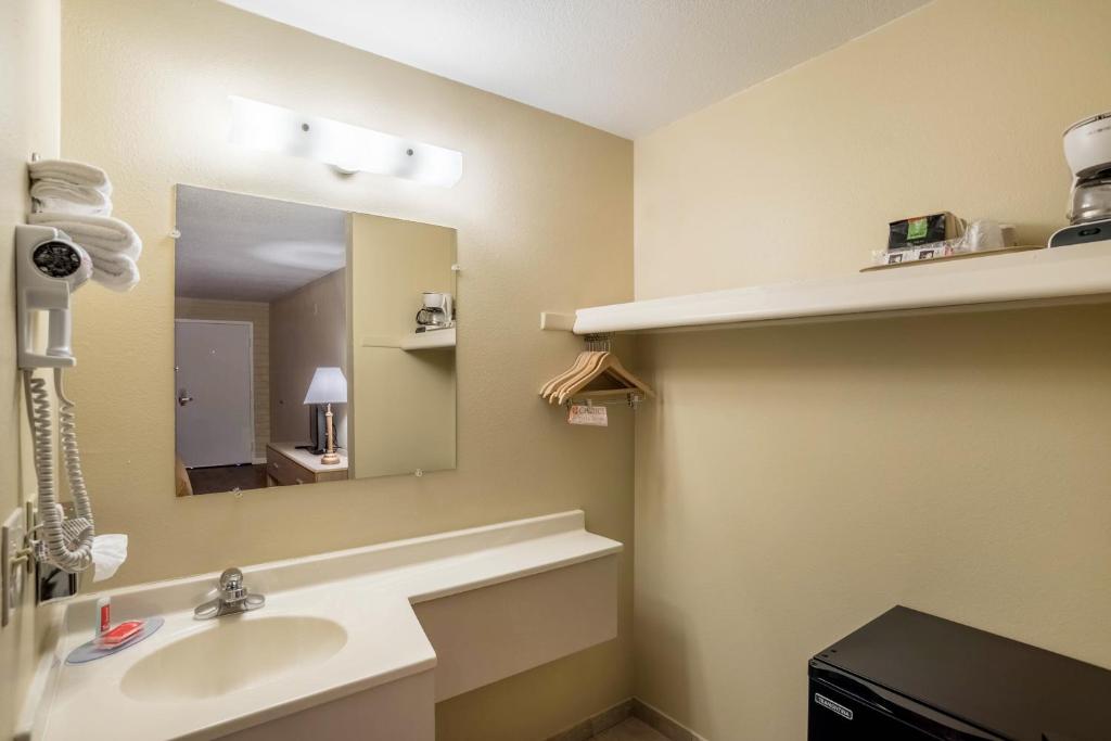 Econo Lodge I-40 Exit 286-Holbrook Holbrook - Queen Room - No Fumar