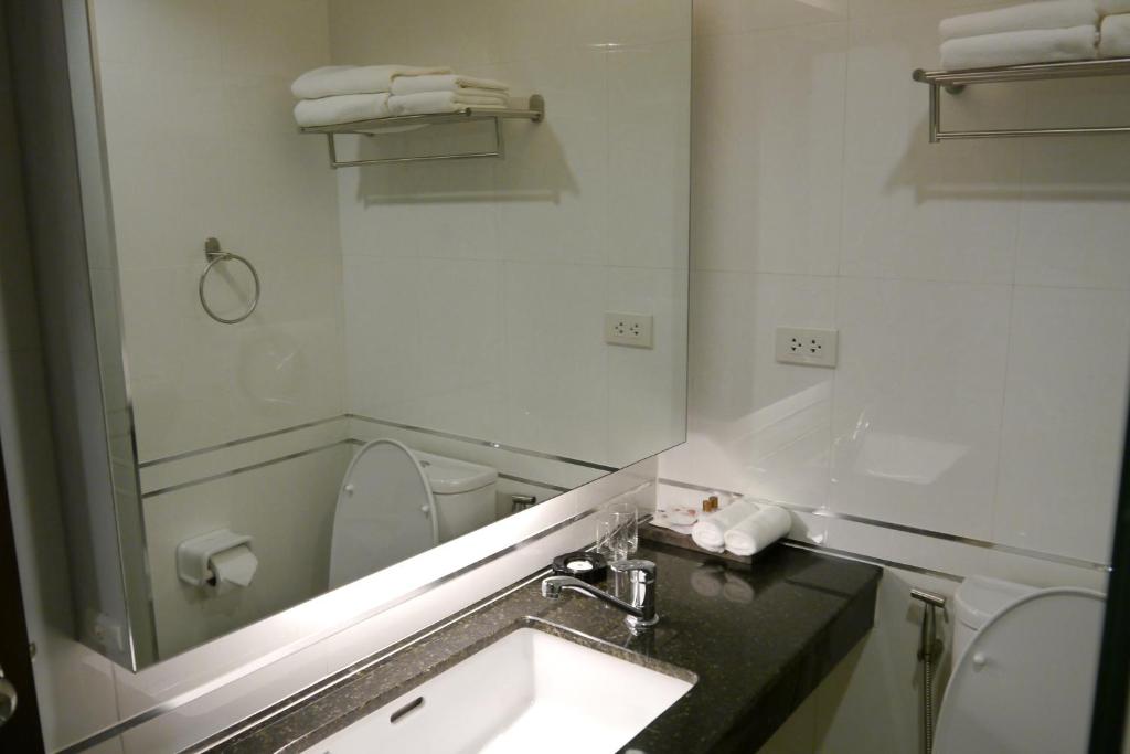 Lertnimit Hotel - King Room