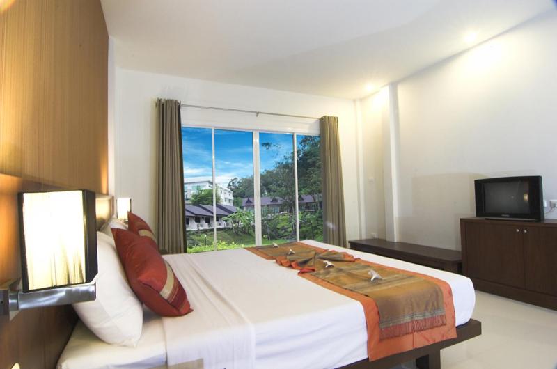 TV a/nebo společenská místnost v ubytování PS Hill Resort Phuket Patong - SHA Plus