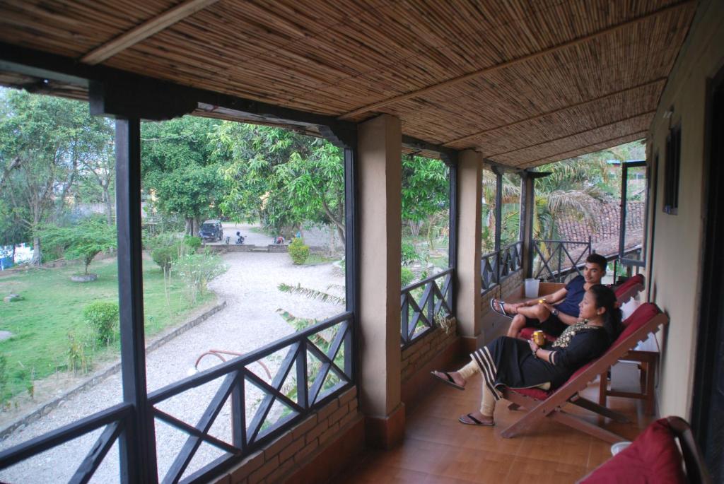 Posezení v ubytování Chitwan Tiger Camp