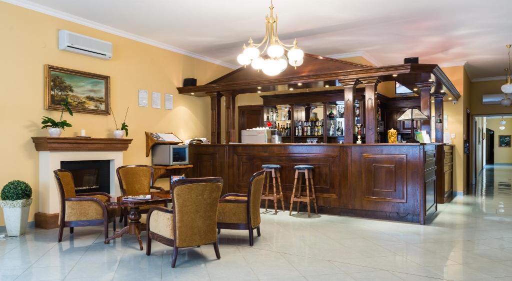 Lounge nebo bar v ubytování Vinum Hotel