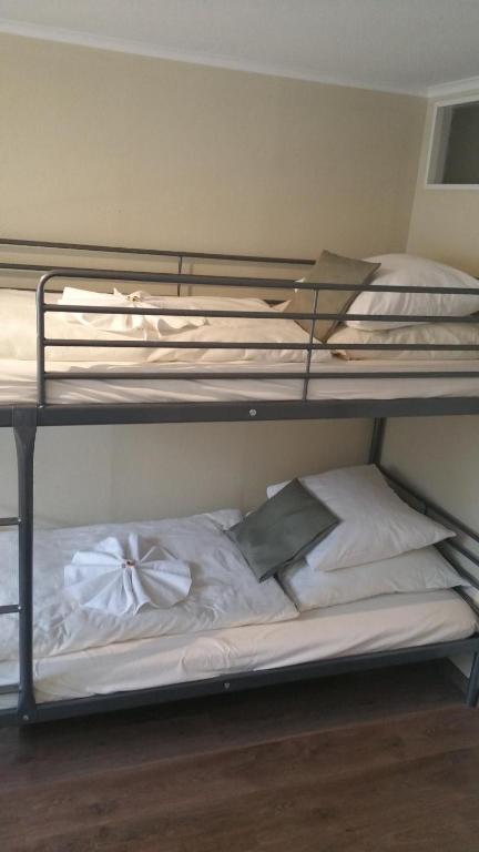 Ein Bett oder Betten in einem Zimmer der Unterkunft Hotel De Lange Man Monschau Eifel
