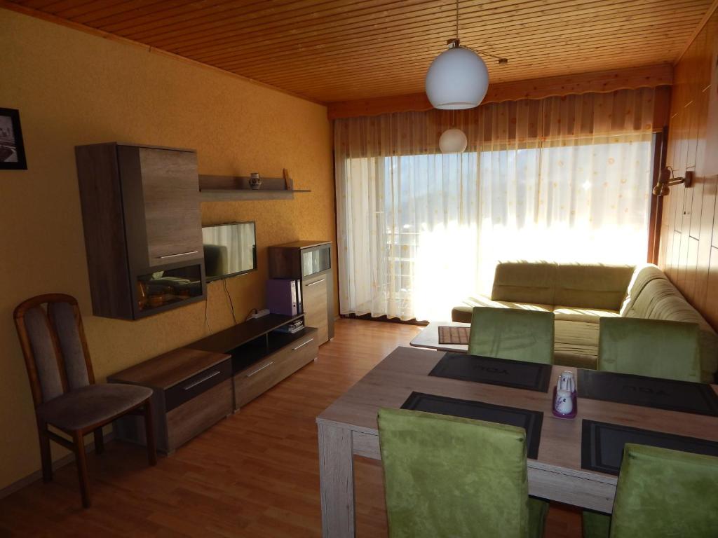 TV a/nebo společenská místnost v ubytování Appartement Bergblick