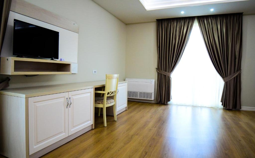 TV a/nebo společenská místnost v ubytování Hotel Vila Imperial