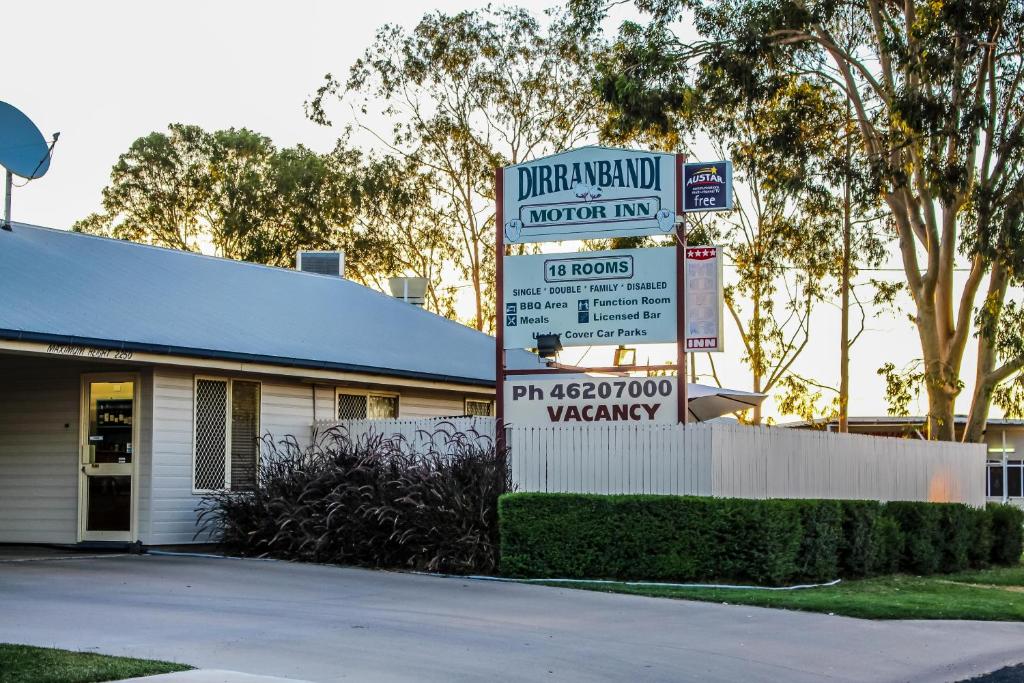 a street sign in front of a building at Dirranbandi Motor Inn in Dirranbandi
