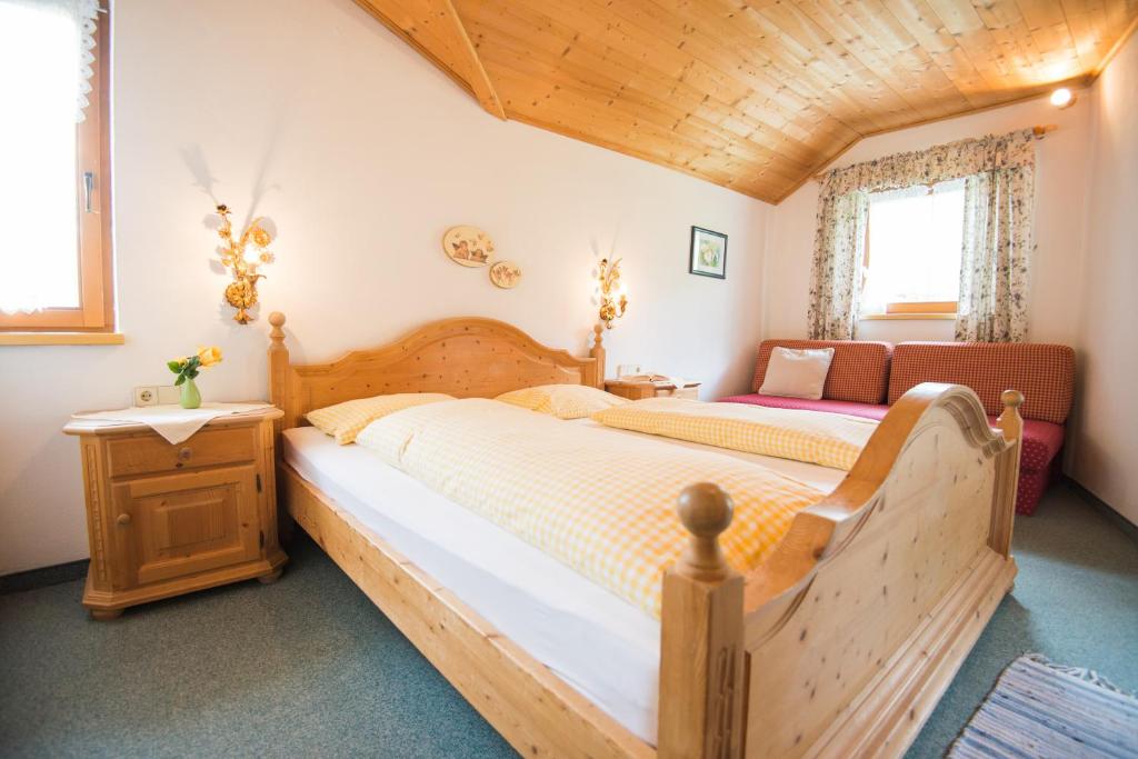 Postel nebo postele na pokoji v ubytování Pension Grubenhof