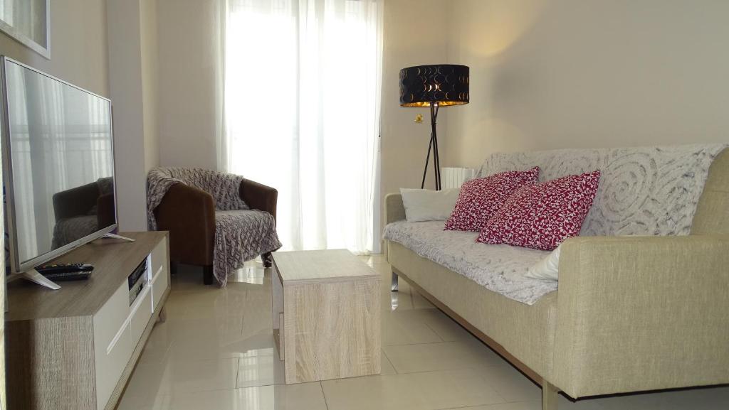 Televízia a/alebo spoločenská miestnosť v ubytovaní Cosy Caleta Apartment