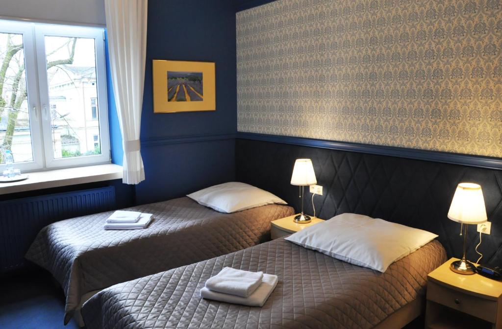 Łóżko lub łóżka w pokoju w obiekcie Willa Impresja Hotel i Restauracja
