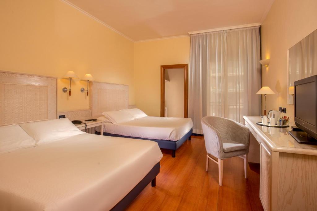 Postel nebo postele na pokoji v ubytování Best Western Hotel Globus