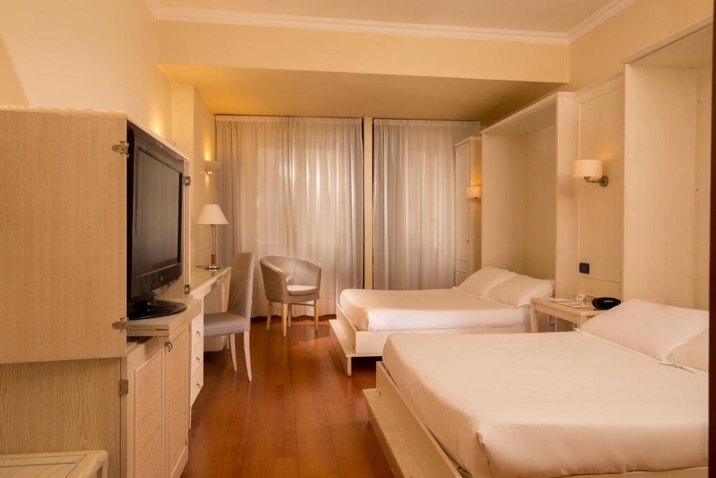 Postel nebo postele na pokoji v ubytování Best Western Hotel Globus