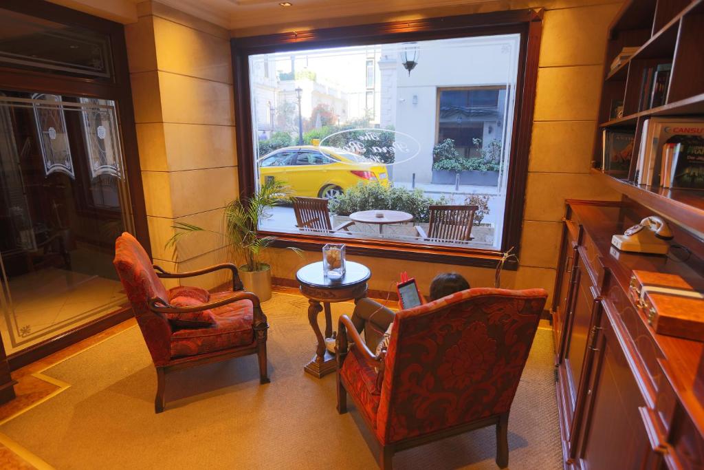 Pera Rose Hotel & SPA HB的休息区