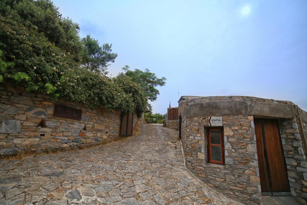 Zdjęcie z galerii obiektu Pyrgos Traditional Village w Agios Kirykos
