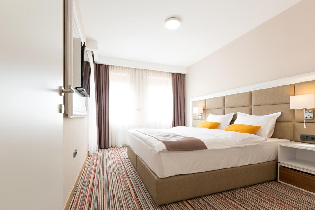 Hotel TESLA - Smart Stay Garni - Resim 41