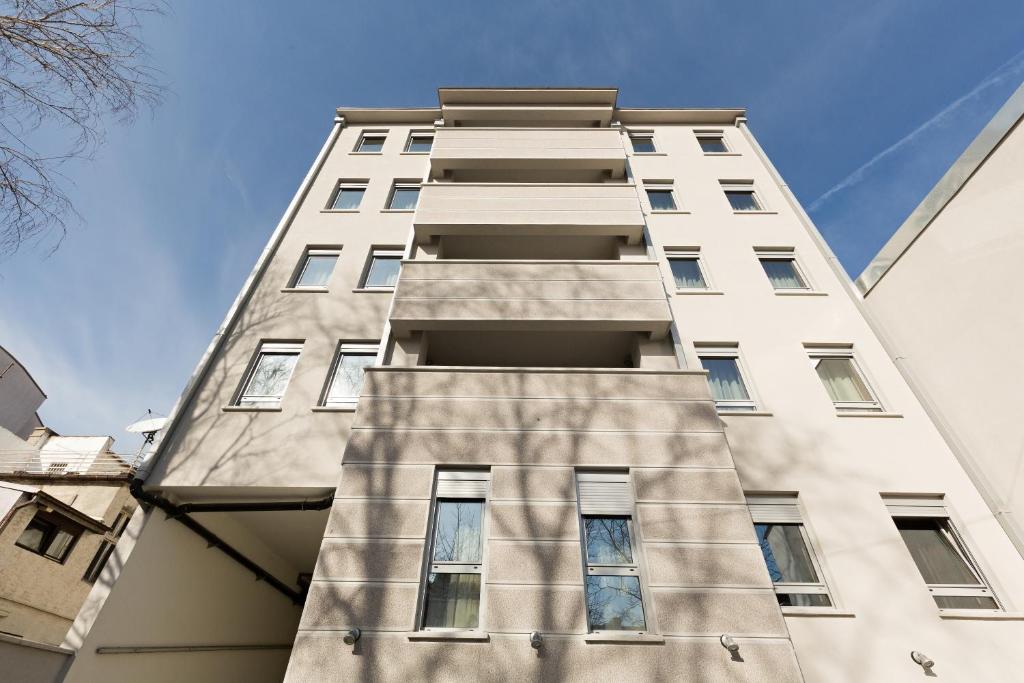 Hotel TESLA - Smart Stay Garni - Resim 4