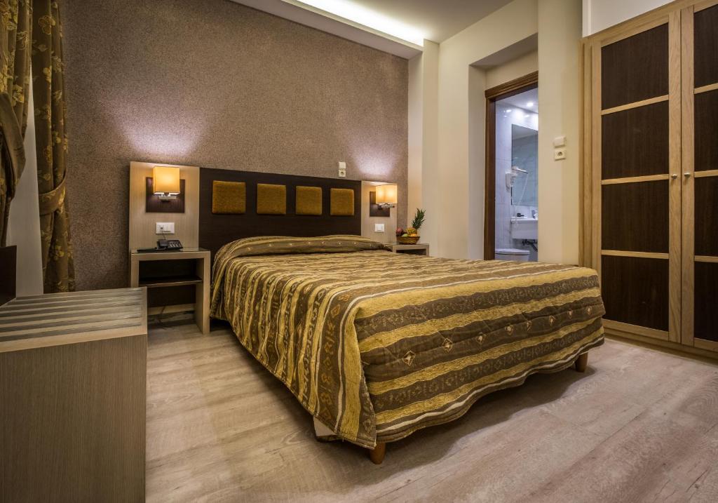 Postel nebo postele na pokoji v ubytování Rex Hotel