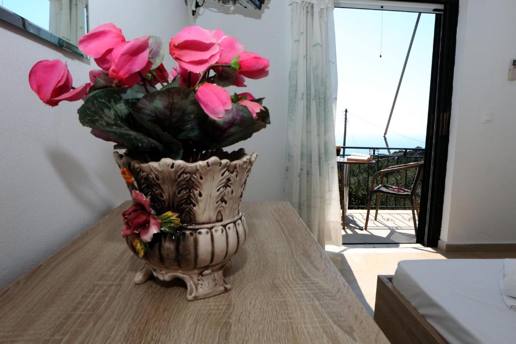 Nespecifikovaný výhled na moře nebo výhled na moře při pohledu z hotelu