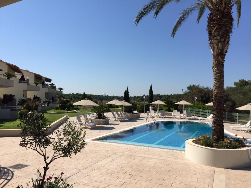 Bazén v ubytování Verde Al Mare Boutique Hotel nebo v jeho okolí