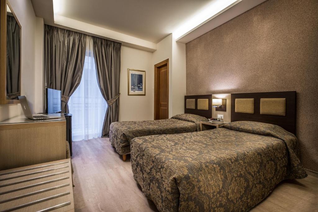 Postel nebo postele na pokoji v ubytování Rex Hotel