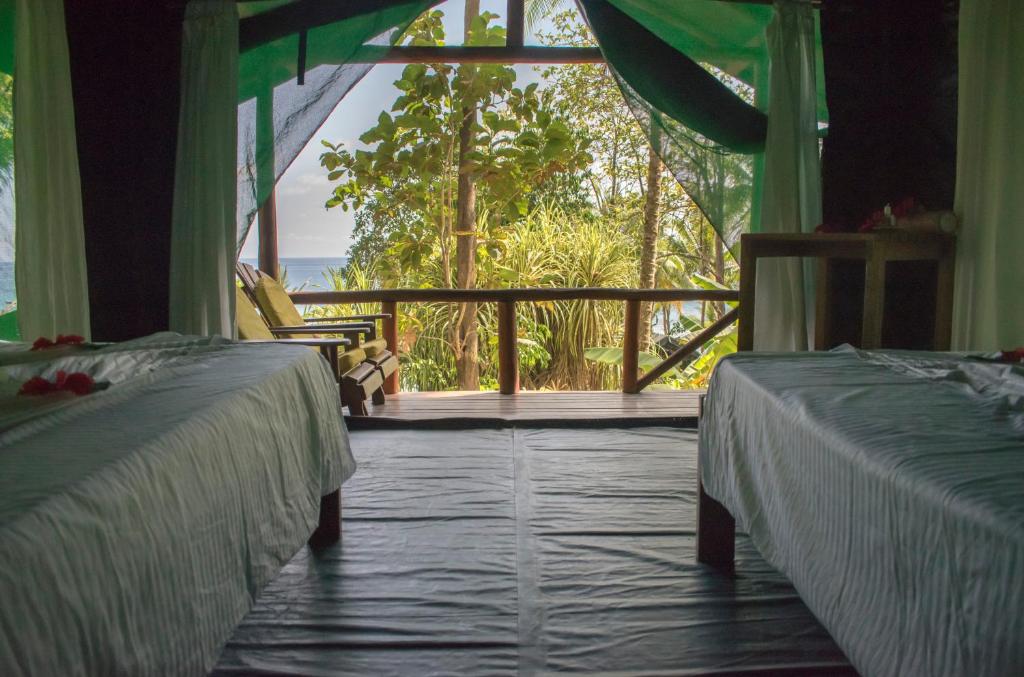 Postel nebo postele na pokoji v ubytování La Leona Eco Lodge