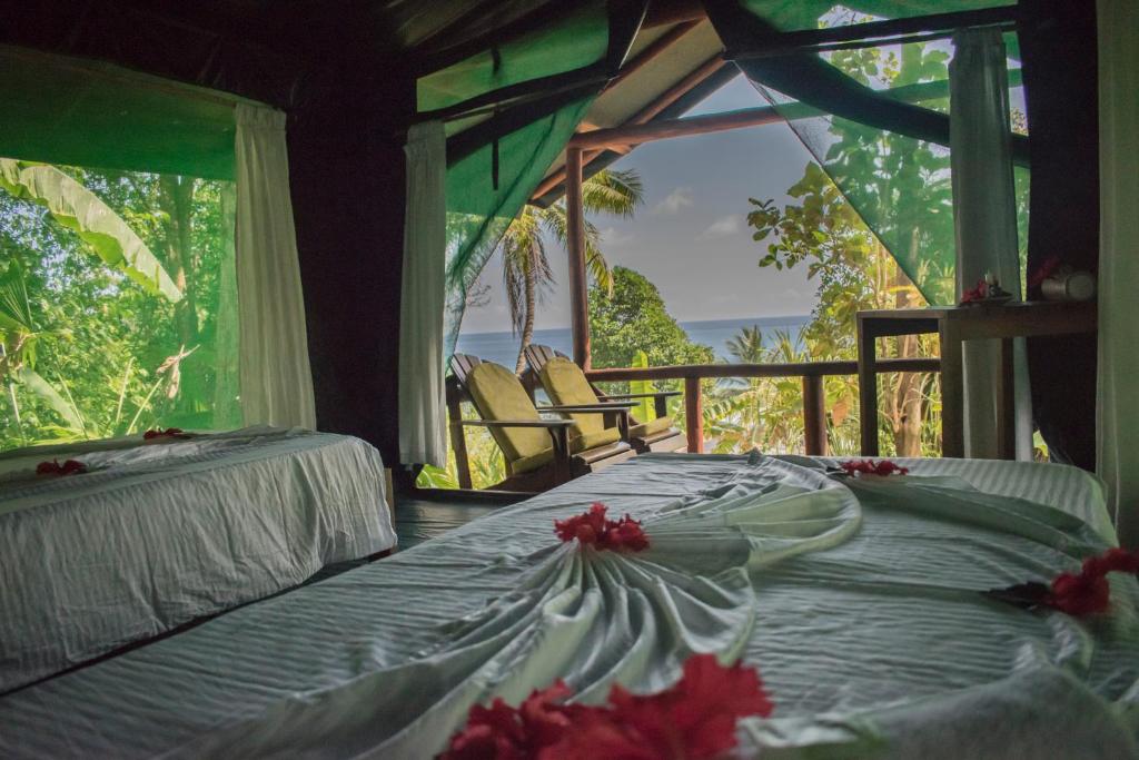 Postel nebo postele na pokoji v ubytování La Leona Eco Lodge