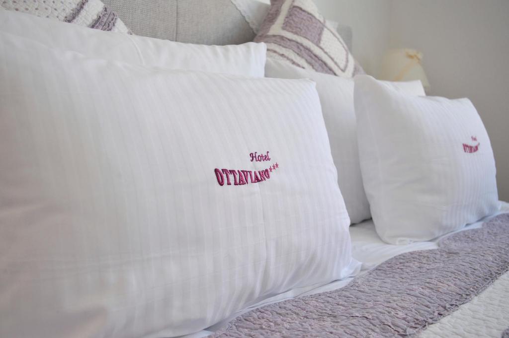 Postel nebo postele na pokoji v ubytování Hotel Ottaviano