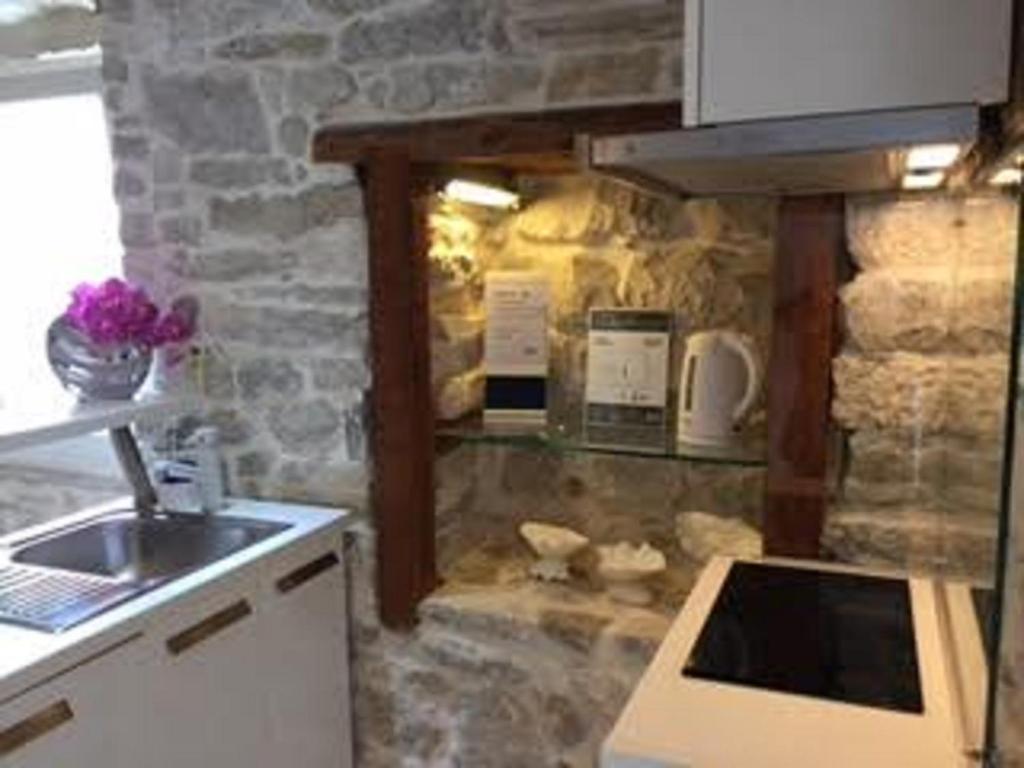 Guest House Laura - 10