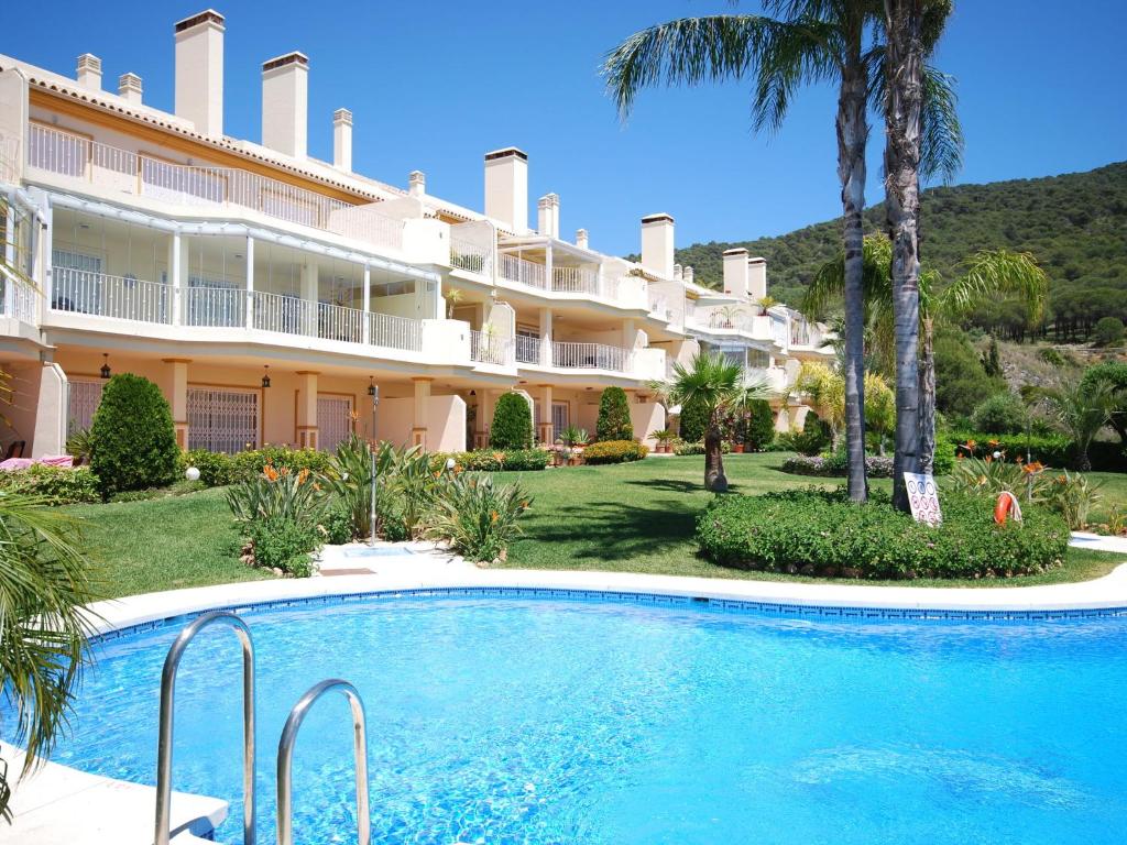 Luxurious apartment with shared pool near 18-hole golf course ...