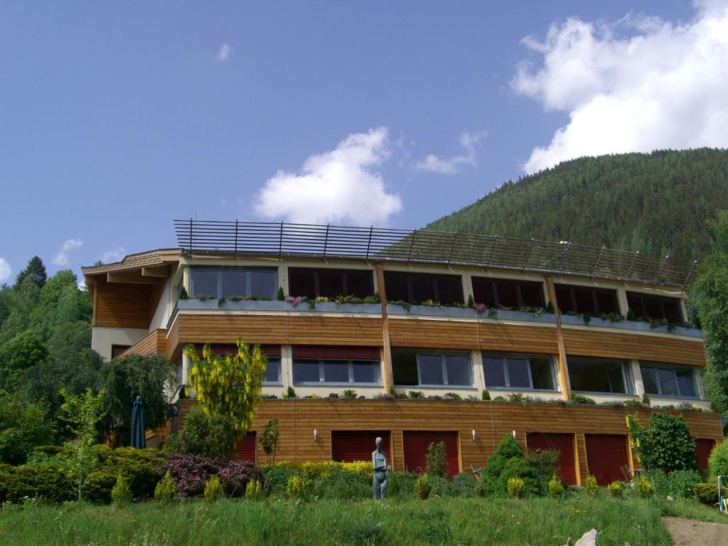 Nespecifikovaný výhled na hory nebo výhled na hory při pohledu z hotelu