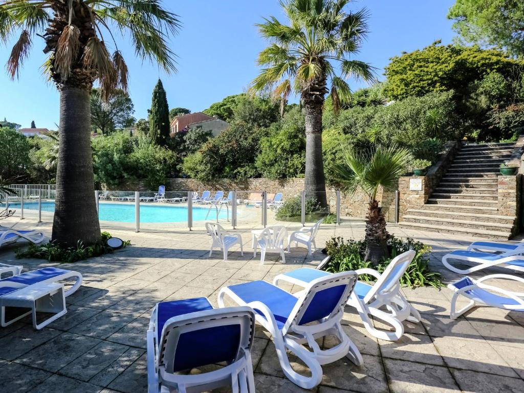 Boutique Holiday Home in Bormes les Mimosas with Poolの敷地内または近くにあるプール