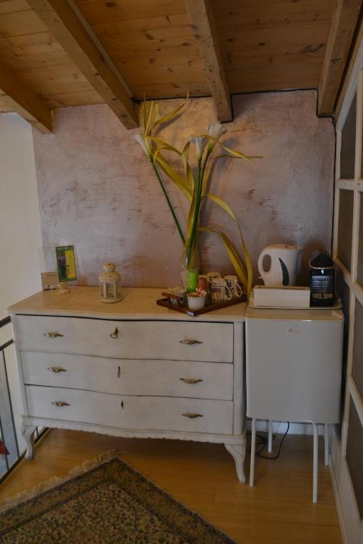 Příslušenství pro přípravu čaje a kávy v ubytování B&B Cappuccini