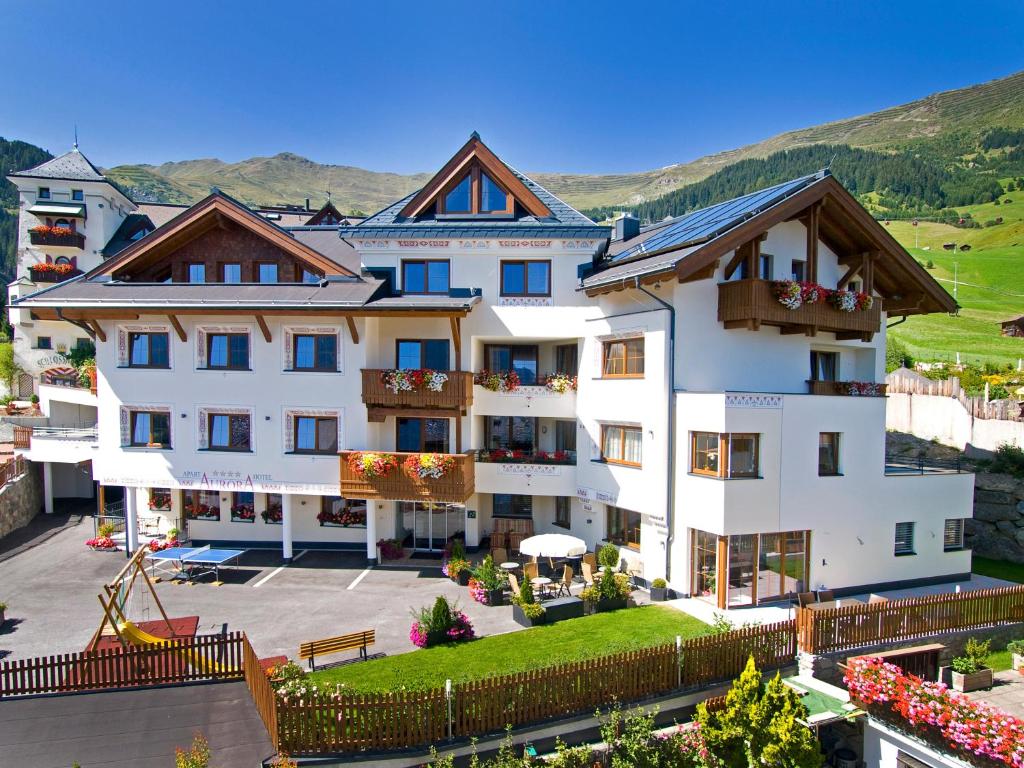 Nespecifikovaný výhled na hory nebo výhled na hory při pohledu z aparthotelu