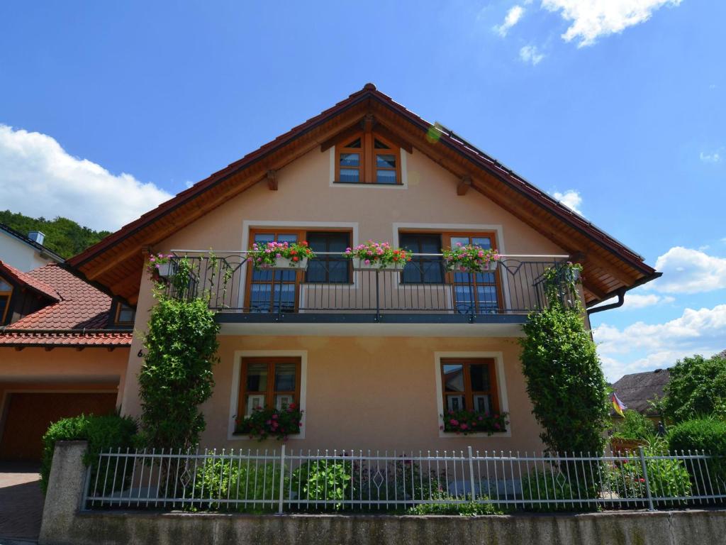 Wohnung mit eigener Terrasse in Prunn - 四居室公寓