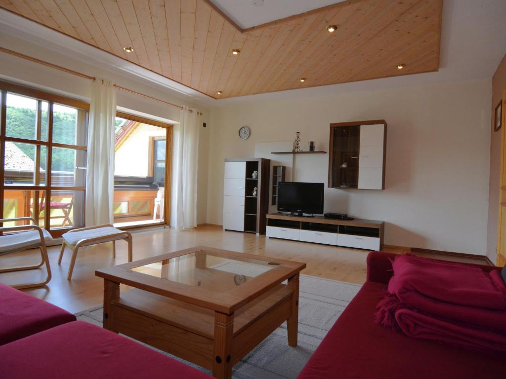 Modern Holiday Home in Prunn near Lake tesisinde bir oturma alanı