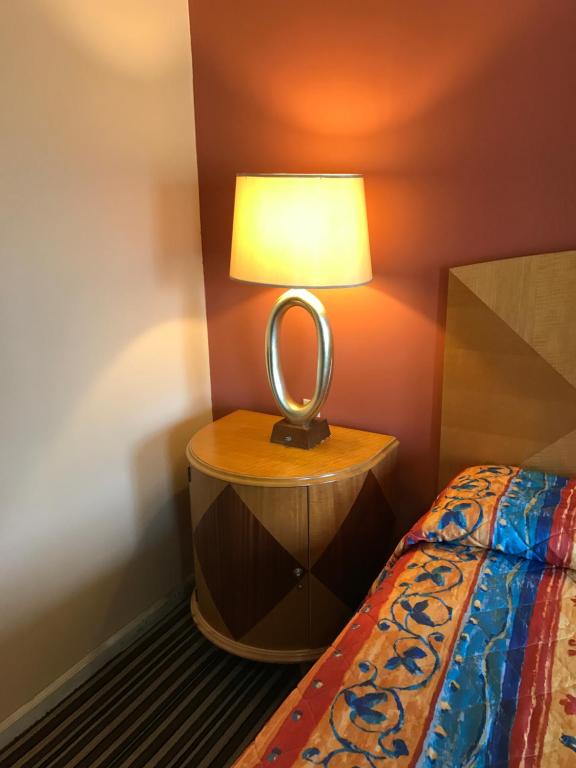 Postel nebo postele na pokoji v ubytování Sunset Motel